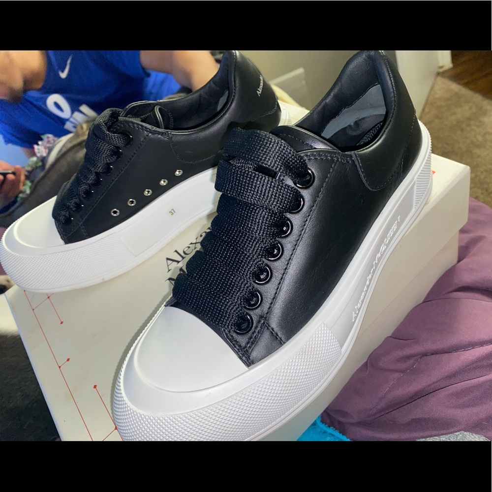 I am selling my Alexander Mcquuens shoes (Womens)
